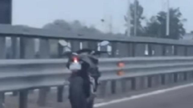 Moto "fantasma" sull'autostrada A1: svelato il mistero.