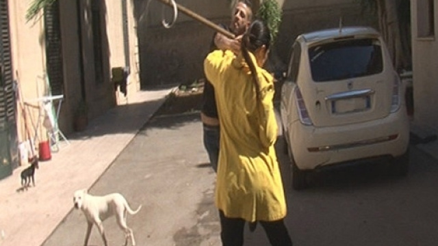 Una foto del momento dell'aggressione