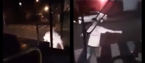 Jovem d&aacute; cabe&ccedil;adas contra &ocirc;nibus em Bauru, S&atilde;o Paulo.