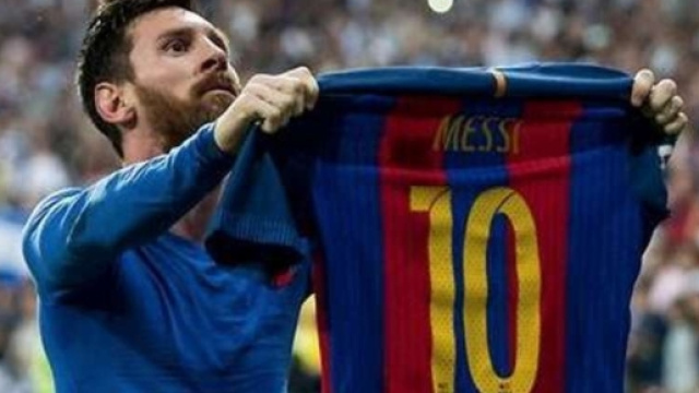 Gerard Pique hits back after Spanish journalist criticises Lionel ... - givemesport.com