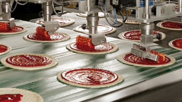 La fabbrica della Roncadin Spa quasi interamente distrutta da un incendio