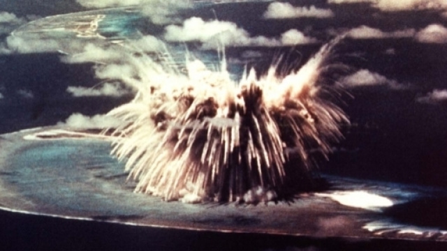 Le immagini inquietanti di un esperimento nucleare nel Pacifico