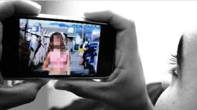 Prostituzione miorile: a Napoli un fenomeno allarmante diffuso tra le ragazzine. Spogliarelli on line e prestazioni in cambio di pochi euro.