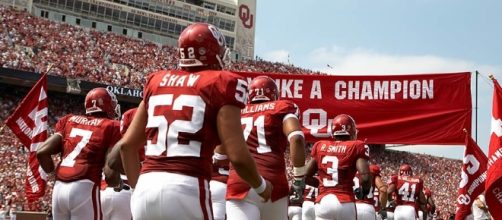 Oklahoma can carry Mayfield to a trophy. John Silks via Wikimedia Commons