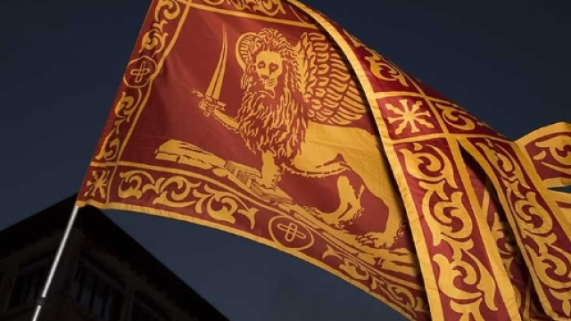 Bandiera veneta, prende spunto dalla bandiera della Repubblica di Venezia.