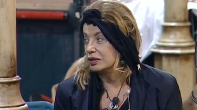 Simona Izzo nel mirino delle polemiche: lite al Grande Fratello Vip