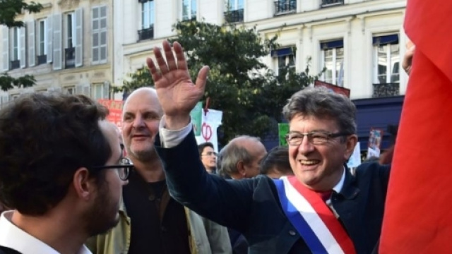 La France insoumise manifeste contre le &laquo;coup d'Etat social&raquo;