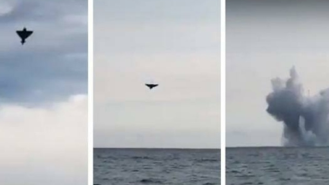 Le immagini del caccia precipitato ieri all'Air Show di Terracina, morto il pilota. Foto: Facebook.