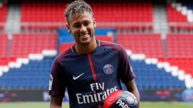Neymar nel giorno della sua presentazione al Parco dei Prinicipi.