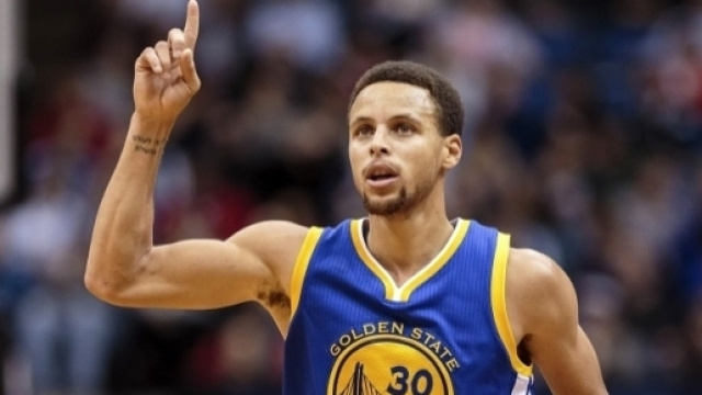 Steph Curry, aspre critiche al presidente Donald Trump che gli ritira l'invito alla Casa Bianca