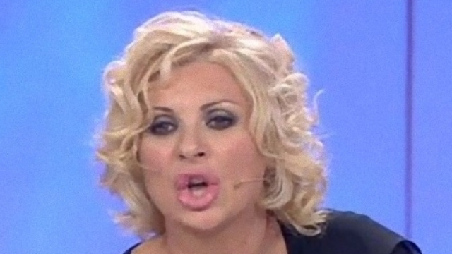 Uomini e Donne, Tina Cipollari va su tutte le furie con Sossio Aruta.