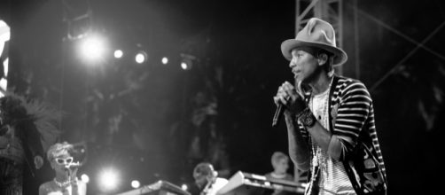 Pharrell Williams and other artists join #TakeAKnee movement in protest of Donald Trump. (Wikimedia/Shawn Ahmed)