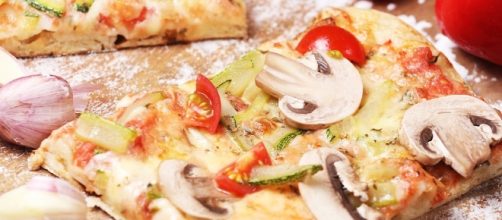 https://pixabay.com/en/p%C3%AFzza-mushrooms-vegetables-2530152/