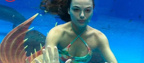 Isis Valverde revela truque para cena dentro do aqu&aacute;rio em 'A For&ccedil;a do Querer'