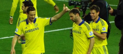 Nemanja Matic (Left) with his with his former Chelsea teammates in the game that his side 3-1 at Leicester City. PHOTO/ Flickr