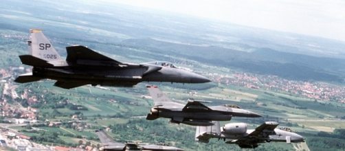 US Air Force displays military power. By MSgt. Rose Reynolds, USAF [Public domain], via Wikimedia Commons