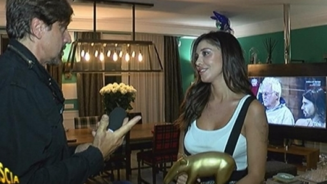 Belen: Tapiro d'oro per siparietto hot di sua sorella Cecilia al ... - webl0g.net
