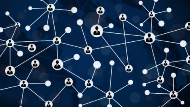 Nati con lo scopo di tenere in contatto le persone e diffondere la verit&agrave;, i socials sono oggi spesso fonti di disinformazione - forbes.com