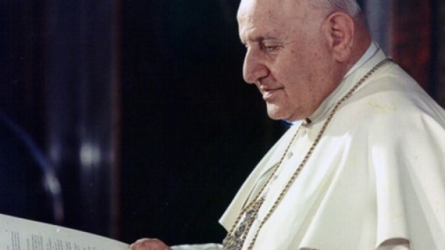 Papa Giovanni XXIII sar&agrave; patrono dell'esercito: una scelta contestata