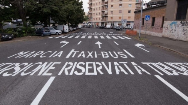 Roma, il pasticcio dei nuovi segnali a Portonaccio: la corsia ... - ilmessaggero.it