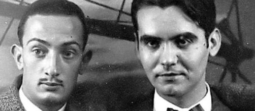 Dal&iacute; y Lorca posando en uno de sus a&ntilde;os en la Residencia de Madrid.
