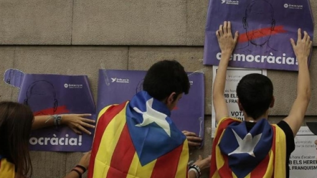 Catalogna: i giudici bloccano il voto elettronico e l'app di ... - lastampa.it