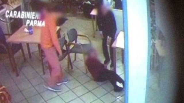 L'accusa &egrave; quella di aver legato una trentina di anziani della struttura di Predappio per ore ai termosifoni e ai letti