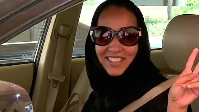Le donne saudite hanno ottenuto il diritto di guidare