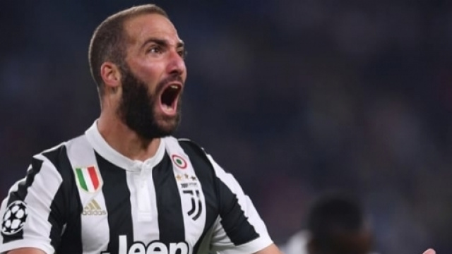 L'esultanza di Higuain dopo il gol all'Olimpiacos (Sky Sport)