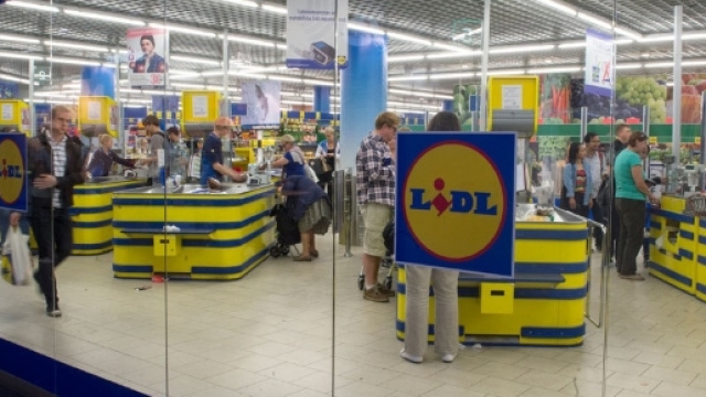 Lidl continua a cercare addetti da settembre.