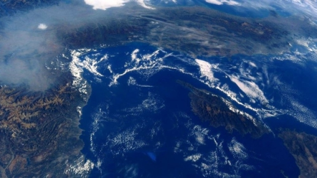 L'immagine scattata dallo spazio dall'astronauta italiano Paolo Nespoli che certifica la cappa di smog sull'area padana