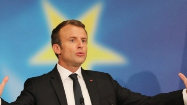 Macron se r&ecirc;ve en chef de l'Europe