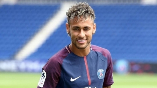 Neymar drague d&eacute;j&agrave; l'attaquant qu'il veut &agrave; ses c&ocirc;t&eacute;s au PSG - thesun.co.uk