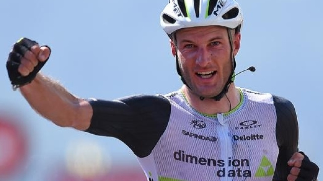 Steve Cummings, corridore della Dimension Data fresco vincitore di tappa al Giro di Toscana