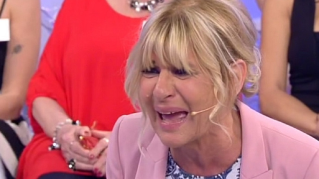 Uomini e donne: Gemma piange in studio