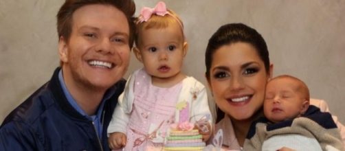 Atriz vive &oacute;timo momento com o marido, Michel Tel&oacute;, e os filhos