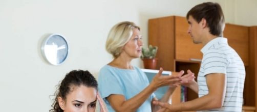 Las suegras t&oacute;xicas crean conflictos en parejas reci&eacute;n casadas