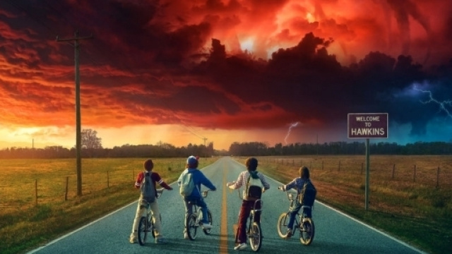 Apr&egrave;s le succ&egrave;s aussi spectaculaire que m&eacute;rit&eacute; de la premi&egrave;re saison, Stranger Things revient sur nos &eacute;crans le 27 octobre - cr&eacute;dit : isup.ws