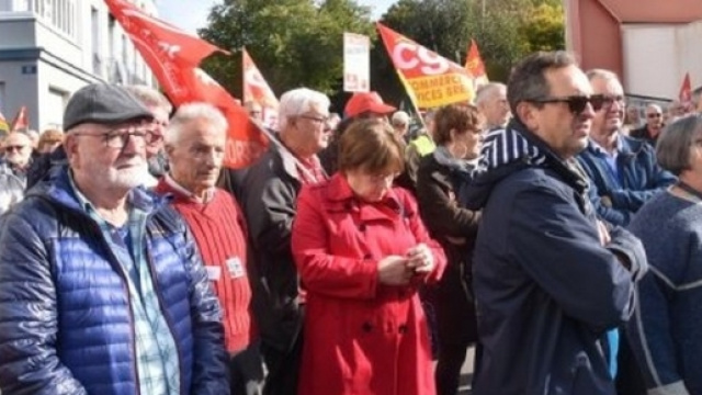 Bretagne : plus de 2000 retrait&eacute;s manifestent depuis ce matin contre la hause de la CSG