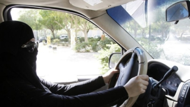 Donne alla guida in Arabia Saudita, ma i diritti restano una chimera