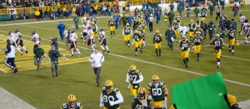 A game between the Green Bay Packers and Chicago Bears / [Image by Brian Giesen / Flickr]