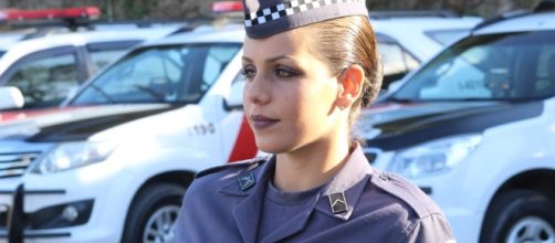 A PM Juliana Cristini &eacute; comparada &agrave; Paolla Oliveira