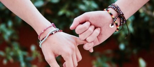 genuine friendships require a lot of effort| Free for commercial use | Photo via sweetlouise, pixabay.com