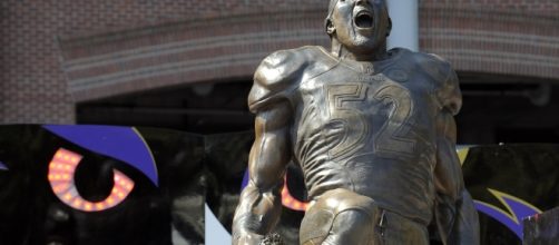 Ray Lewis statue. Photo courtesy of EURweb.com (fair-use)