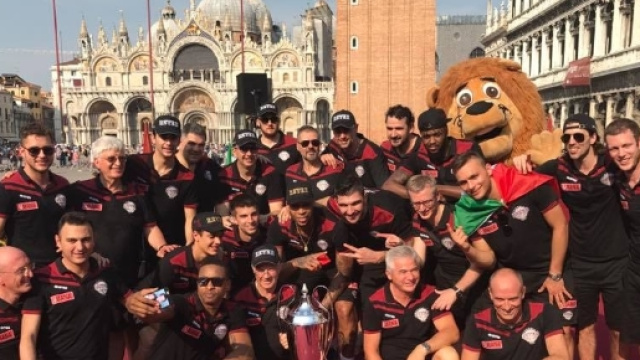 La festa scudetto della Reyer Venezia in piazza San Marco (fonte www.reyer.it)