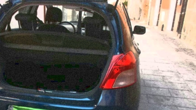 La Toyota Yaris del 39enne bloccata dalla Polizia Municipale.
