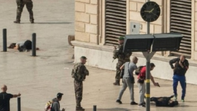 Marsiglia, due ragazze accoltellate da terrorista.