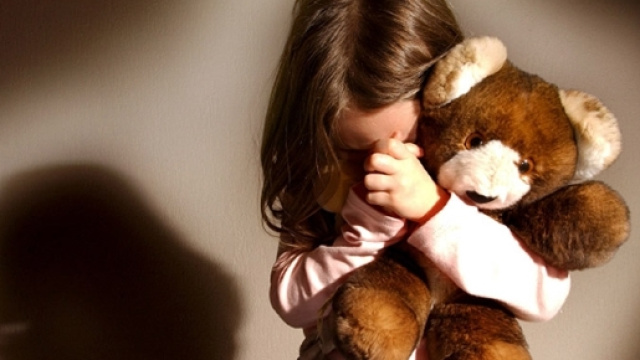 Rumeno 38enne residente a Ragusa ha abusato,pi&ugrave; volte, sessualmente di una minorenne disabile sua parente.Fonte:http://www.ilsuperuovo.org/
