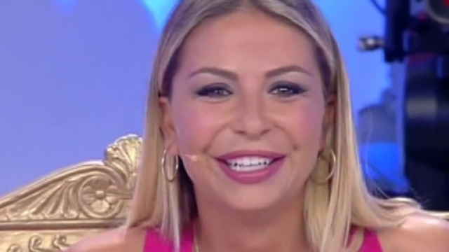UeD, Sabrina Ghio si concede una passeggiata al parco con il suo ex compagno.