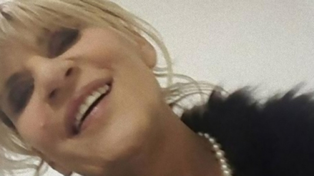 Uomini e Donne: Gemma e Riccardo si baciano.